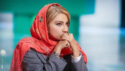  تیپ جسورانه محیا دهقانی؛ ترکیب کت خاکستری با شال قرمز آتشین (عکس)