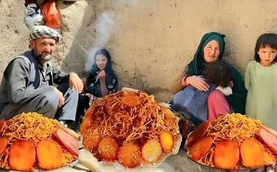  پخت ماکارونی با ته دیگ سیب زمینی توسط زوج افغان (فیلم)