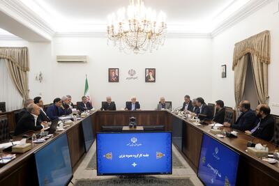  عارف: عواید حاصله از مصوبه بنزین در قالب کالابرگ به صورت منظم ارائه می‌شود