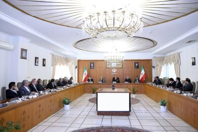  تاکید پزشکیان بر تسریع هر چه بیشتر در به نتیجه رسیدن طرح‌های مهار گازهای همراه