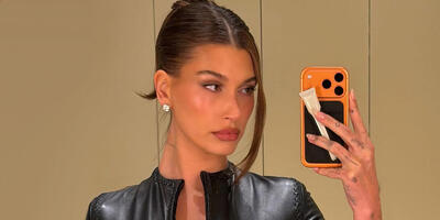  تاپ پولک‌دار هیلی بیبر؛ آیتمی شیک که شما هم می‌توانید برای دورهمی‌ها بپوشید - چی بپوشم