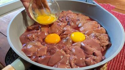  روش متفاوت برای پخت جگر مرغ / جگر مرغ را با تخم مرغ مخلوط کنید