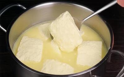  طرز تهیه ۱ کیلوگرم پنیر از ۱ لیتر شیر! بهتر از هر پنیر آماده ای