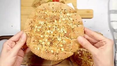  طرز تهیه نان جو خانگی خوشمزه و مقوی، بدون نیاز به همزن !