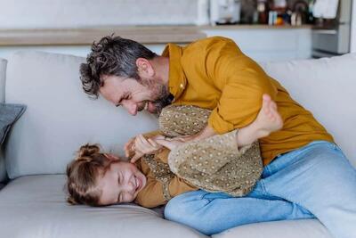  ۵ دلیل خطرناک بودن قلقلک برای کودکان