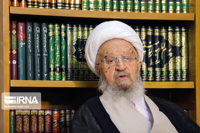  آیت الله مکارم شیرازی: استغفار راهکار مؤثر برای رفع خشکسالی، کمبود آب و کاهش جمعیت است