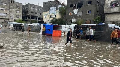  تصاویر؛ بارش شدید باران باعث آب‌گرفتگی چادرهای آوارگان در غزه شد