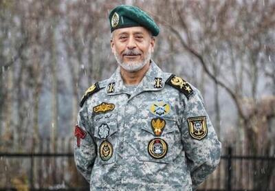  امیر سیاری: نیروی دریایی ارتش، عمق راهبردی ایران است