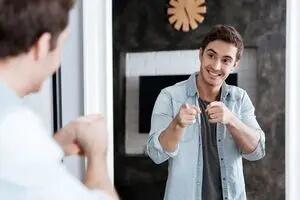  آیا صحبت کردن با خود طبیعی است؟