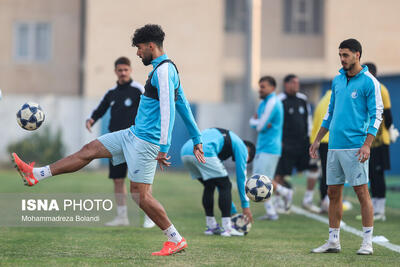  اتوبوس اماراتی‌ها با تاخیر رسید/ استقلال-الوصل به تعویق افتاد