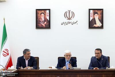  عارف: اصلاح ساختاری و اداری نیازمند یک عزم ملی با همکاری همه نهادهای حکومتی و حکمرانی است/ مدیری که در مسیر مخالف تصمیمات دولت است نمی‌تواند به عنوان مدیر ارشد دولت باقی بماند