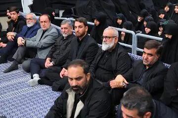  تصاویری از عزاداری در حسینیه امام خمینی؛ لاریجانی و قالیباف هم بودند/ تیپ متفاوت سردار قاآنی