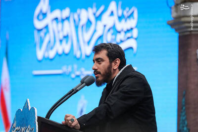  فیلم/ شعرخوانی حماسی مهدی رسولی در حسینیه امام خمینی(ره)