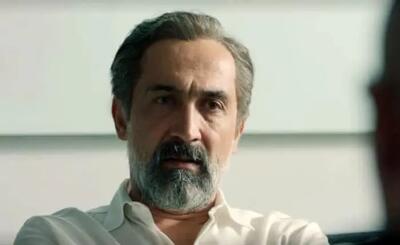  آقای بازیگر عزادار در آغوش هادی حجازی فر