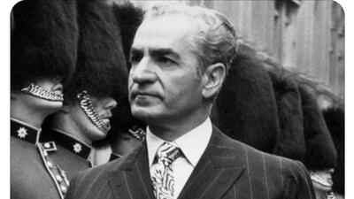  فیلم / خاطره‌ شنیدنی امام خمینی :اگر شاه به مردم خدمت می کرد شما هم باید پشت سرش می ایستادید.