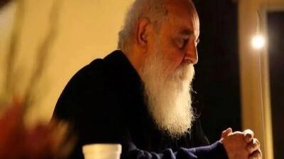  آواز جگرسوز؛ شعرخوانی غمگین هوشنگ ابتهاج با صدای مغمومش که دل همه رو ریش میکنه