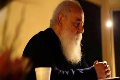  آواز جگرسوز؛ شعرخوانی غمگین هوشنگ ابتهاج با صدای مغمومش که دل همه رو ریش میکنه