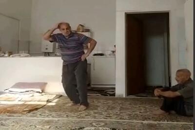  آواز شاد؛ پیرمرده مدل نینجایی میپره وسط پذیرایی میرقصه واسه دوست پیر افسردش