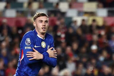  رونمایی از مجسمه «یخی» کول پالمر قبل از بازی بارسلونا و چلسی / عکس