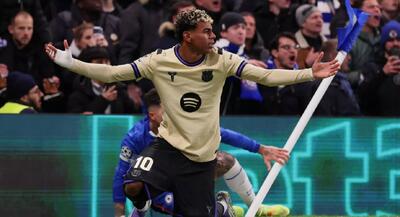  شعارهای طعنه آمیز هواداران چلسی علیه لامین یامال در دیدار چلسی و بارسلونا