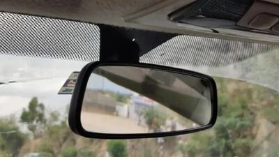  راز نقطه‌های مشکی روی شیشه جلو ماشین چیست؟
