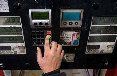  کارشناس صداسیما:‌ بنزین حداقل باید ۱۲ هزار تومان شود!