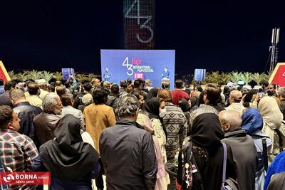  از بیلبوردهای کیارستمی تا حضور بیلگه جیلان و تقسیم‌بندی خبرنگاران؛ آغاز جشنواره جهانی فیلم فجر در شیراز