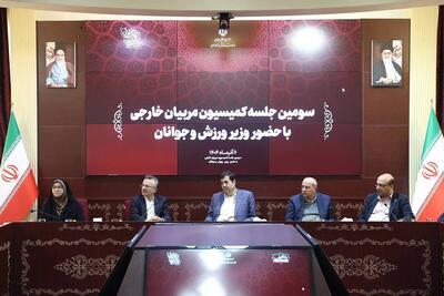  بررسی استخدام مربیان خارجی برای تیم‌های ملی روئینگ، قایقرانی و MMA