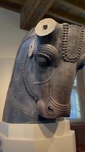  سردیس بزرگ «سر گاو» تخت جمشید در شیکاگو + فیلم