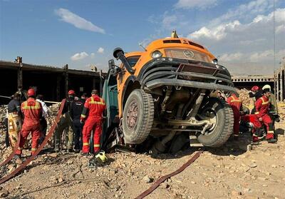  2 کشته و 2 مصدوم در حادثه سقوط کامیون در پی فروریختن آب‌انبار - پارس فوتبال