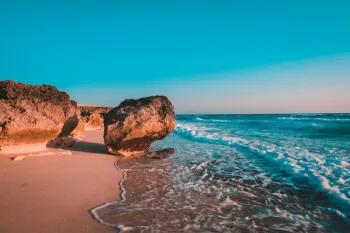  جزیره کیش: گوهری در خلیج فارس با پیشینه تاریخی پرفراز و نشیب