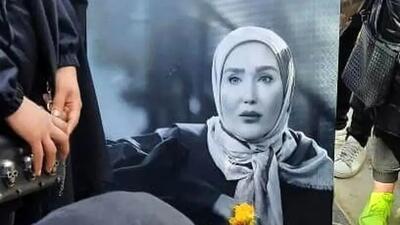  نگاهی به اعلامیه چهلم زهره فکورصبور، ستایش سریال دلنوازان/ شنیدم که چون قوی زیبا بمیرد...+عکس