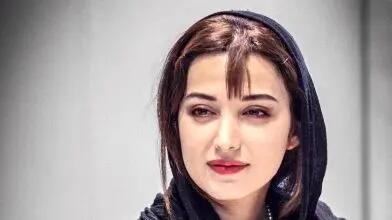  فیلم / رونمایی از مادر کم سن و سال روشنک ‌گرامی با شباهت چهره باورنکردنی/ مادرم بد اخلاقه ... من رو توی اتاق حبس میکرد و ...