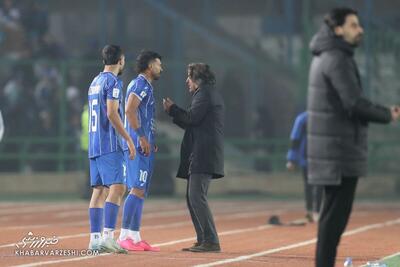  رامین رضاییان روی نیمکت پیراهن استقلال را پرت کرد؟