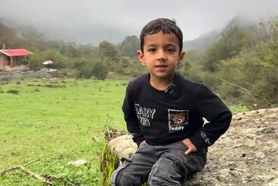  آواز محلی؛ پسر بچه معصوم تک و تنها تو جنگل آهنگ بچه ننه محسن لرستانی رو خوند