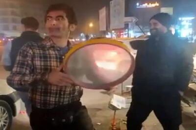  آواز خیابانی؛ آقاهه حس گرفت تو خیابون دایره خاست بزنه پشت سریش جوگیر شد اداهاش فقط