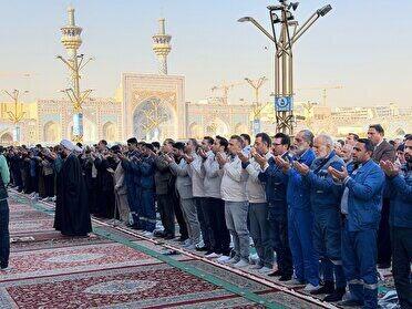  نماز باران در حرم مطهر رضوی با حضور پرشور زائران برگزار شد