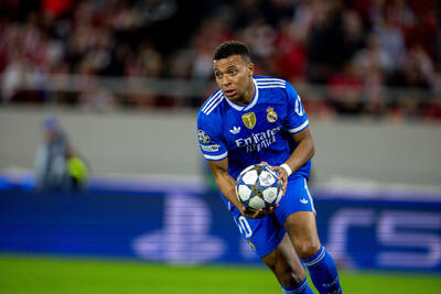  تیم منتخب لیگ قهرمانان اروپا در هفته پنجم؛ با حضور امباپه و یک بازیکن 36 ساله! / عکس