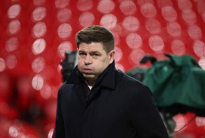  استیون جرارد: سکوهای خالی آنفیلد خودش گویا بود؛ خط دفاعی لیورپول که نباید چنین باشد