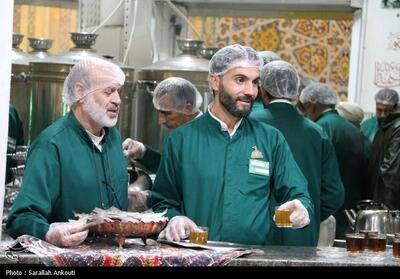  وقتی «تن‌پوش خدمت» لباس سبز چایخانه حرم می‌شود   تصاویر - تسنیم
