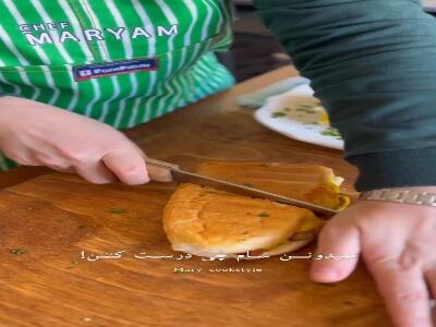  پنینی سوسیس و قارچ با سس مخصوص