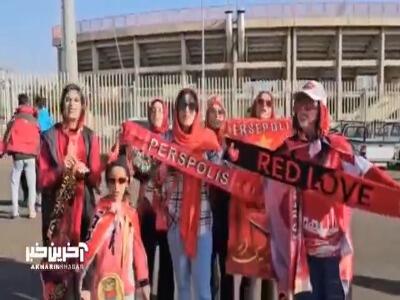  شور و اشتیاق هواداران در ورزشگاه قبل از بازی پرسپولیس و شمس‌آذر