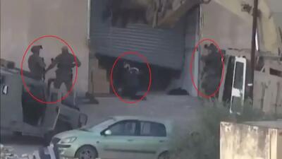  سربازان اسرائیلی دو مرد فلسطینی را پس از تسلیم شدن کشتند (فیلم)