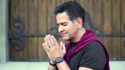  خواننده مشهور: ظرف می‌شورم اما به ایران برنمیگردم!