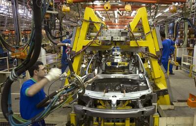  خودروسازان و بحران آلودگی هوا؛ صنعتی که هنوز نفس تهران را تنگ می‌کند