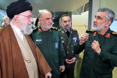  دستخط خاص از رهبر انقلاب برای نوه شهید حاجی‌زاده + عکس | اقتصاد24