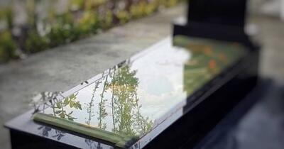 رونمایی از سنگ قبر سخنگو در ایران+ فیلم