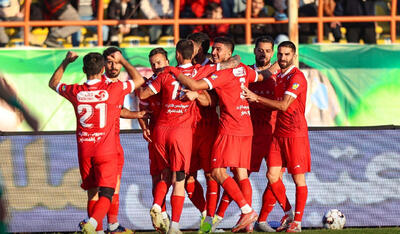  صدرنشینی موقت  قرمزها قبل از دربی