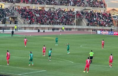  تیم فوتبال پرسپولیس با غلبه بر شمس‌آذر خود را برای دربی پایتخت آماده کرد