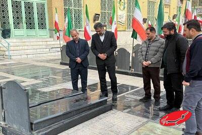  دیدار مسئول بسیج جامعه پزشکی با خانواده شهید حیدری - کلبه سرگرمی